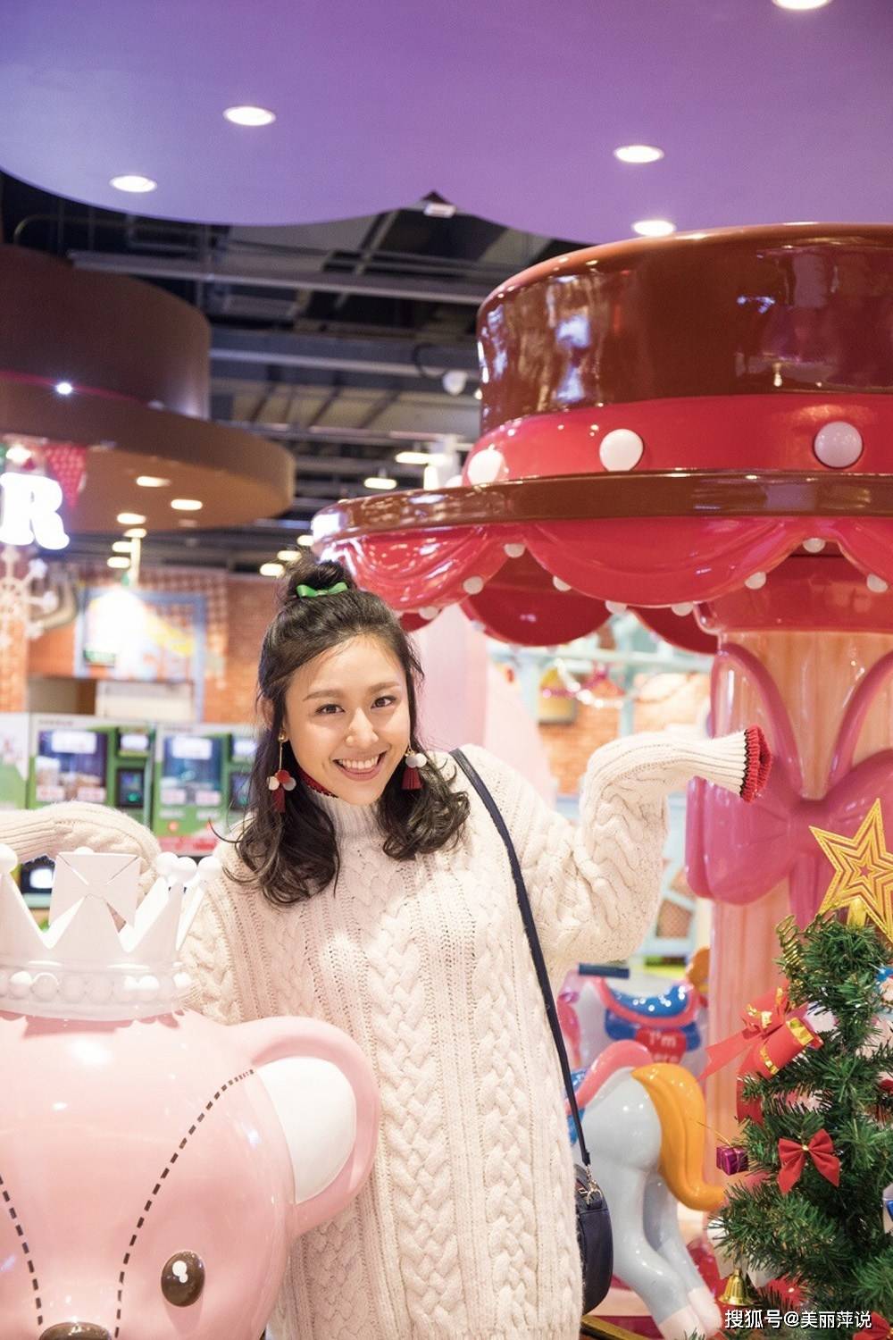 明星写真:梁艺馨半扎丸子头毛衣元气少女写真