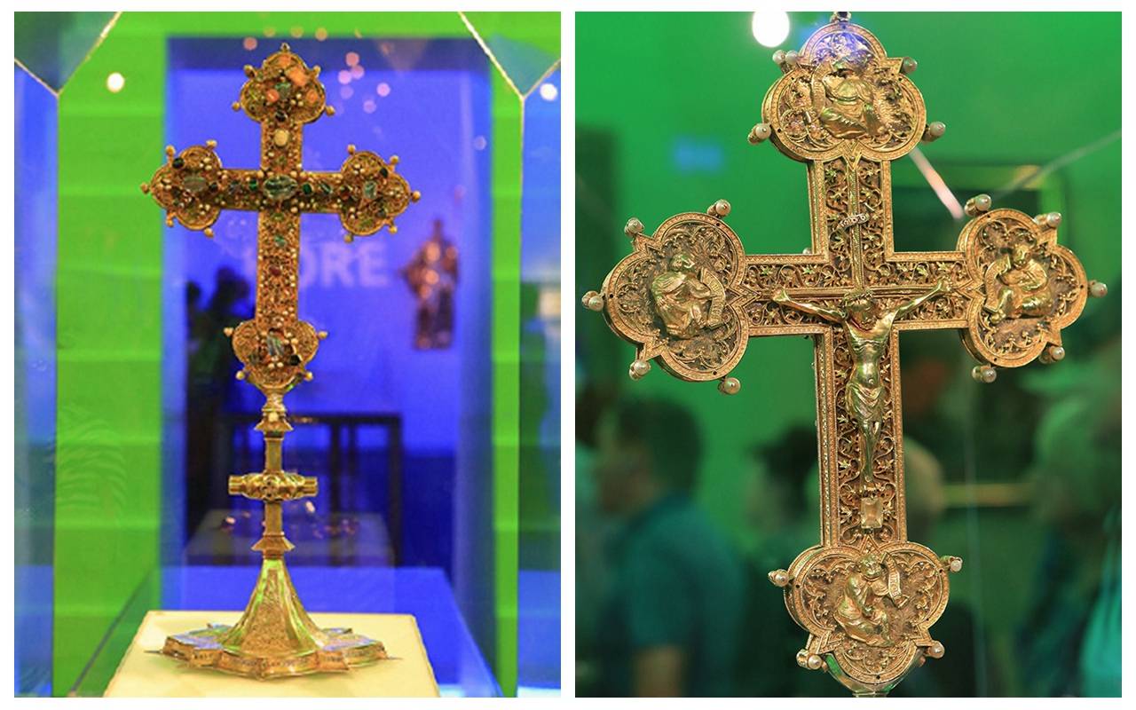 据导游讲,最宝贵的财富和最神圣的遗物是这件梅尔克十字架,它是含磨