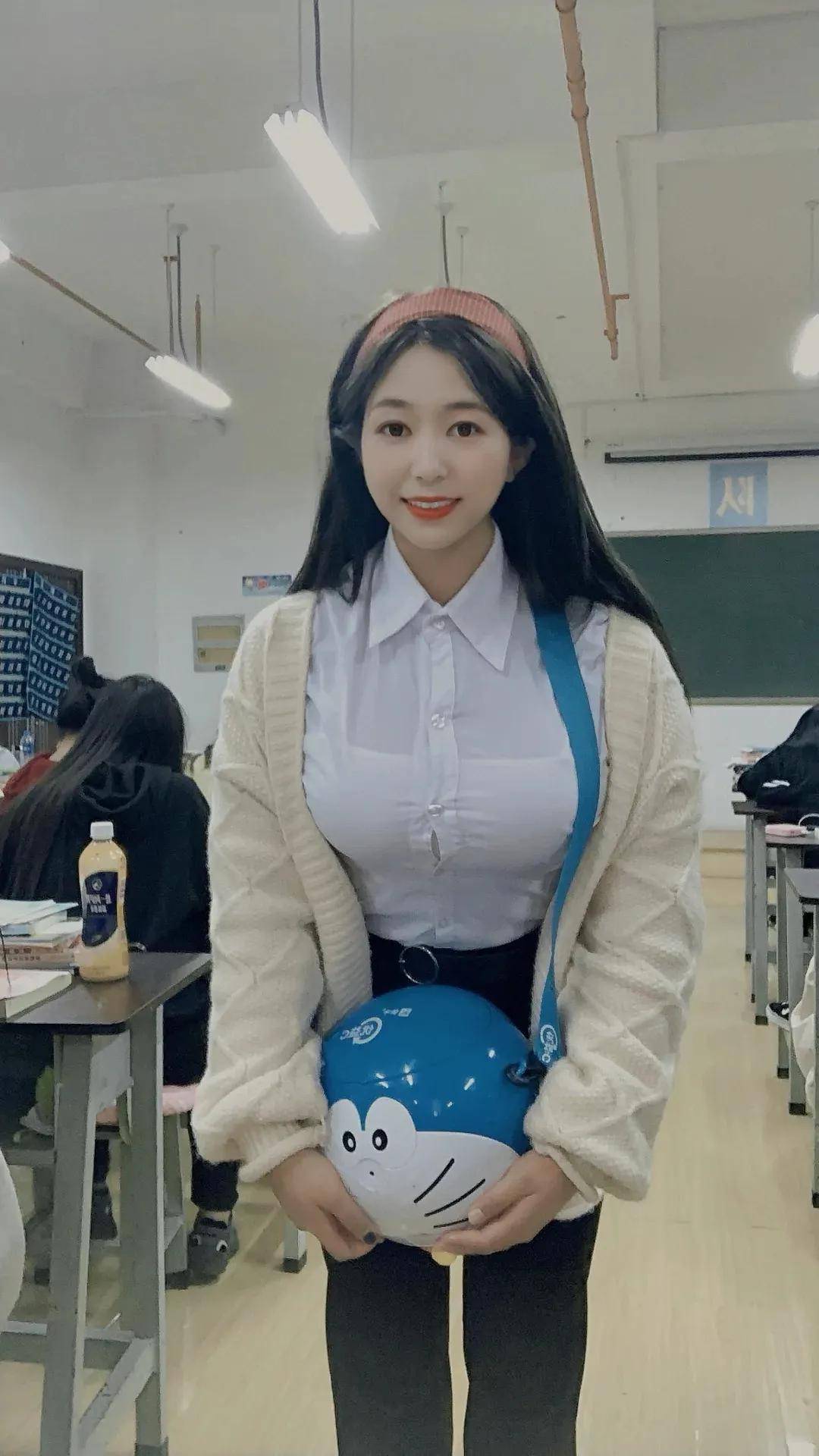 "男生的胸有什么用处?评论真的笑死我了!