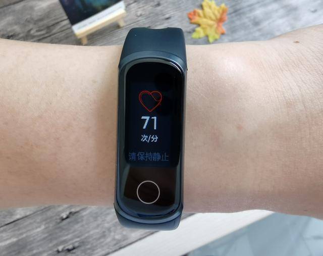 自以为睡眠好原来是假象,荣耀手环5i揪出假象守护健康