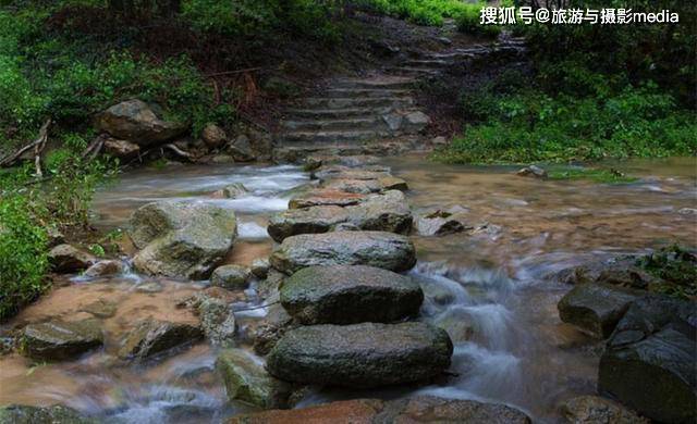 石台常年水流不断的瀑布，不仅可以漂流，还惊现华南虎的踪迹
