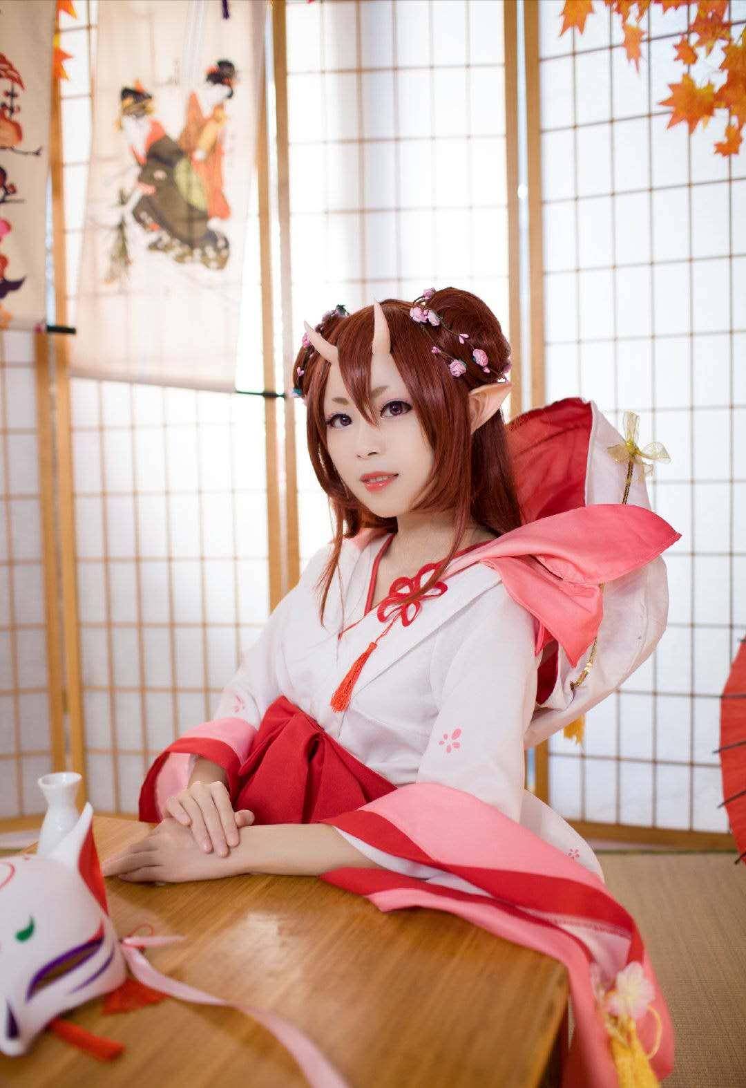 阴阳师桃花妖cos发髻盘绕桃花小角搭配精灵耳娇俏灵动