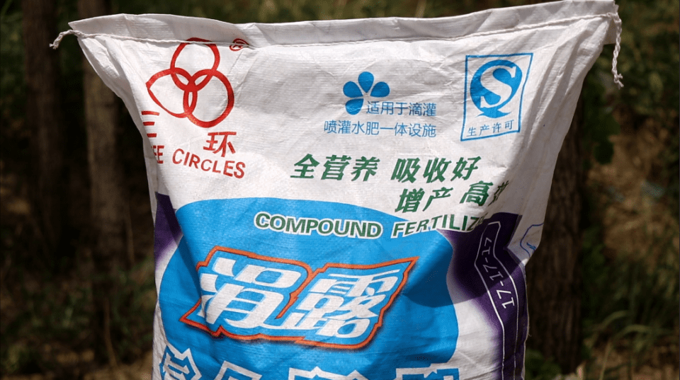 据了解,涓露是云天化的一款水溶肥有着养分全面,改土破板,利用率高等