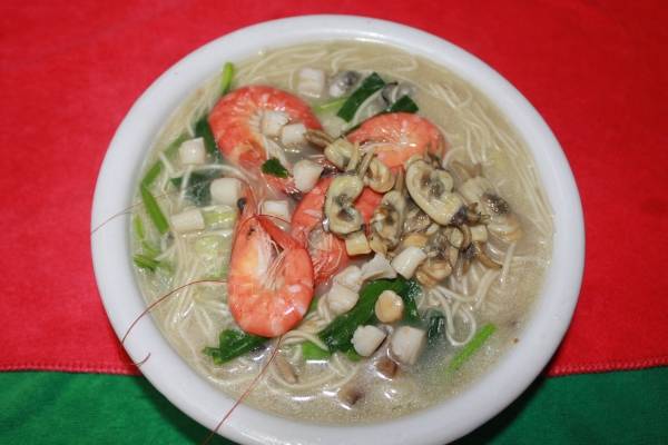 四,海鲜卤面海蛎与豆腐的结合,整碗汤就是一个鲜字.