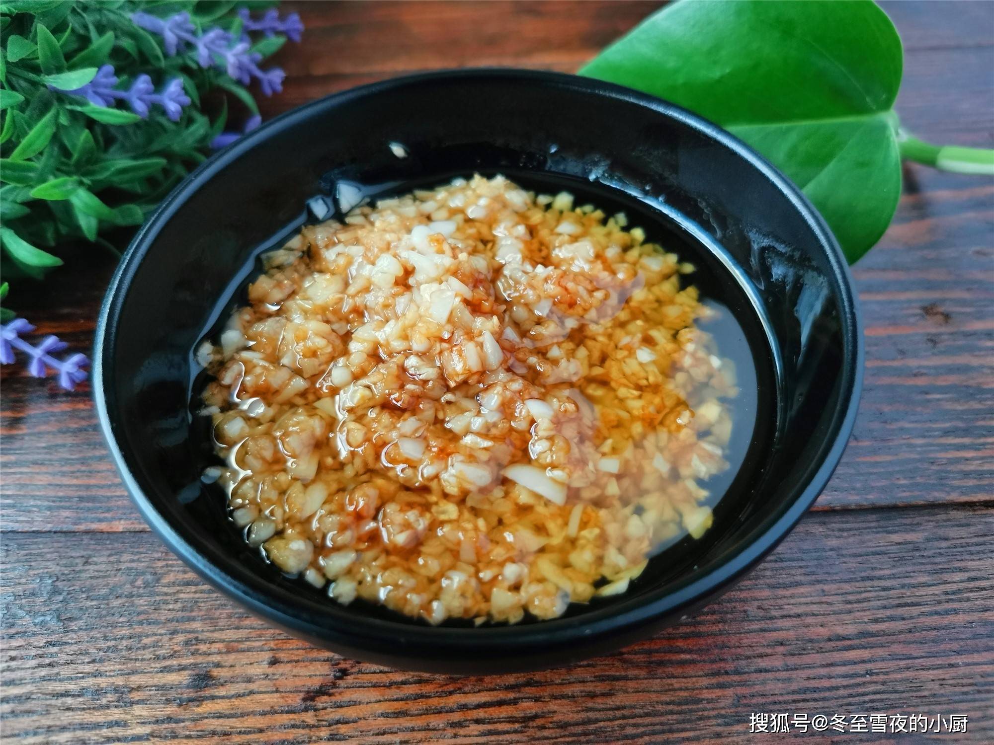 蒸海鲜的蒜蓉怎么调,教你常用炒蒜蓉方法,拌粉丝都能吃出海鲜味