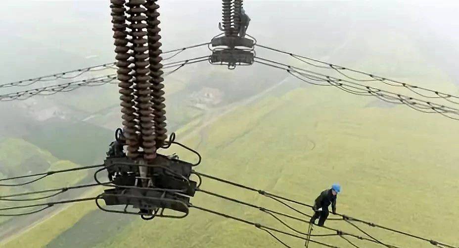 具体原因有以下几点:首先,我们来回答一下为什么电工在高压线路