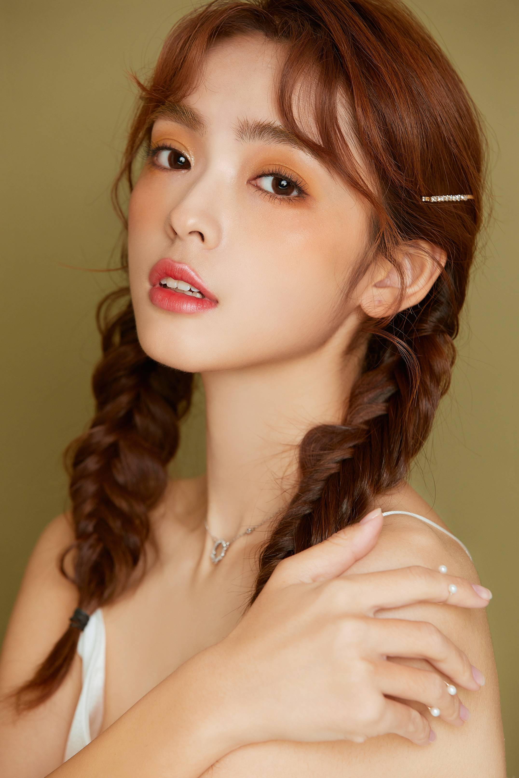 带美瞳成哈士奇迷雾棕让你自然闪光