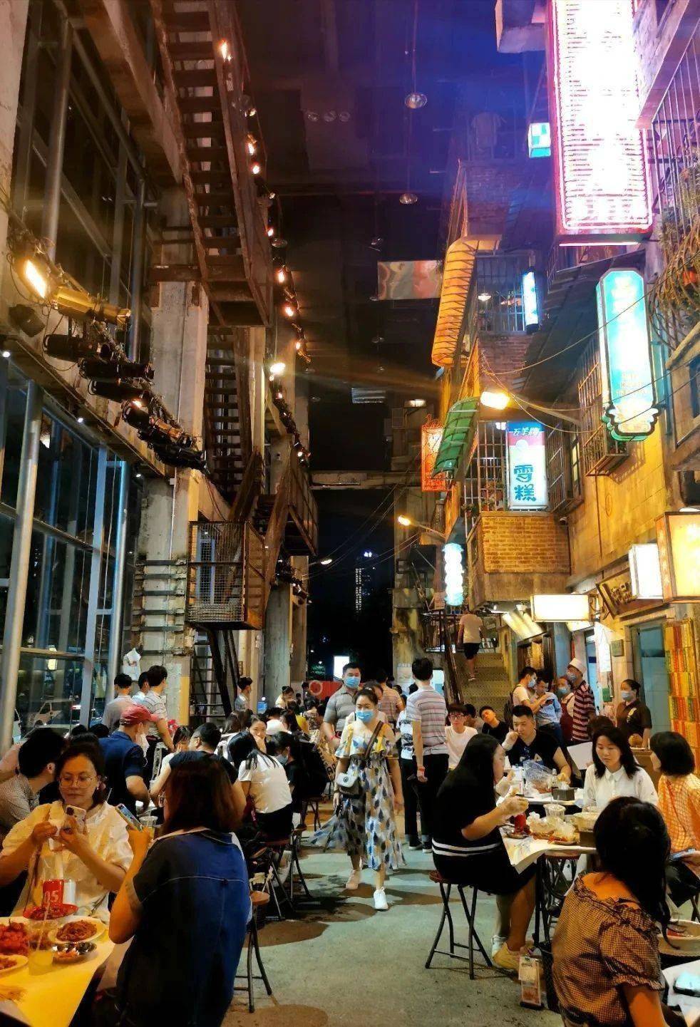 三十年的沉淀远近闻名的街头小吃阿婆牛杂强势入驻超级文和友