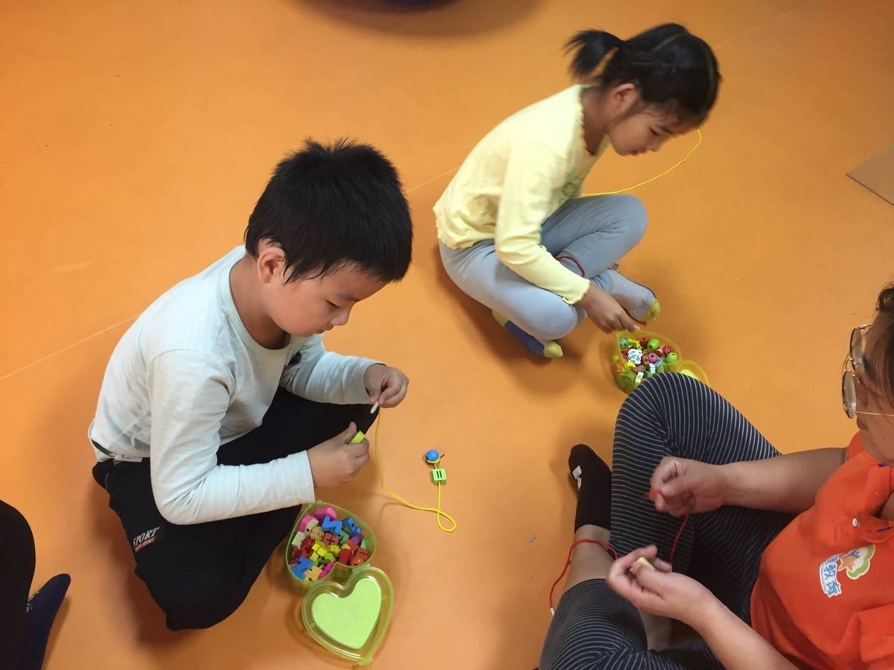 0-6岁精细动作小游戏,看过的人都收藏了!