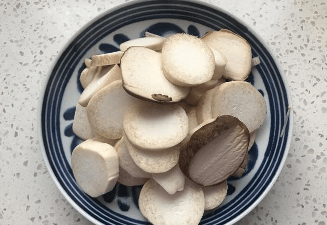 原创香鲍菇和它是天生一对,简单炒一炒,比肉还美味,经常吃它少感冒