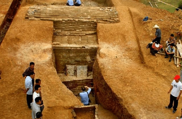 最悲剧的墓主沐英十世孙却被亲妈毒死一块金牌揭开了真相