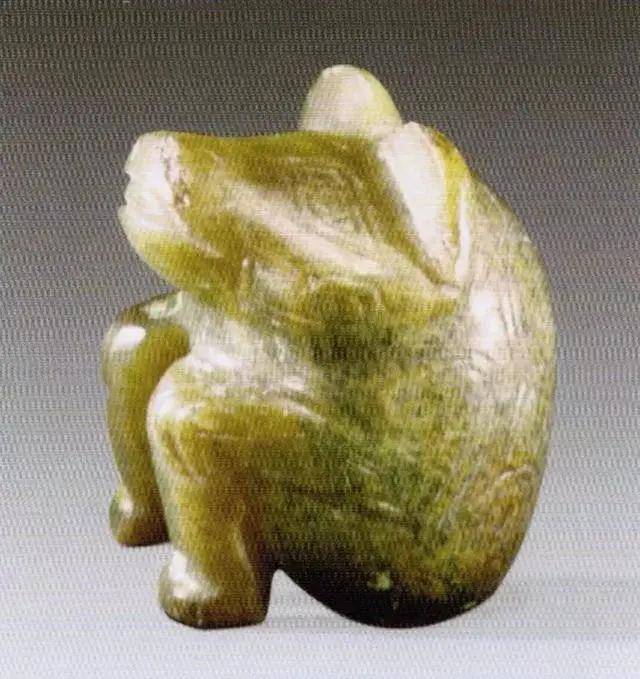 玉熊商代晚期陈设用玉,河南省安阳市妇好墓出土,现藏中国社会科学院