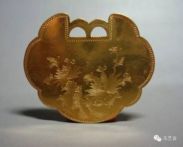 精工上海九九原金款双面錾菊花金锁片(22.38g5.3x4.6)