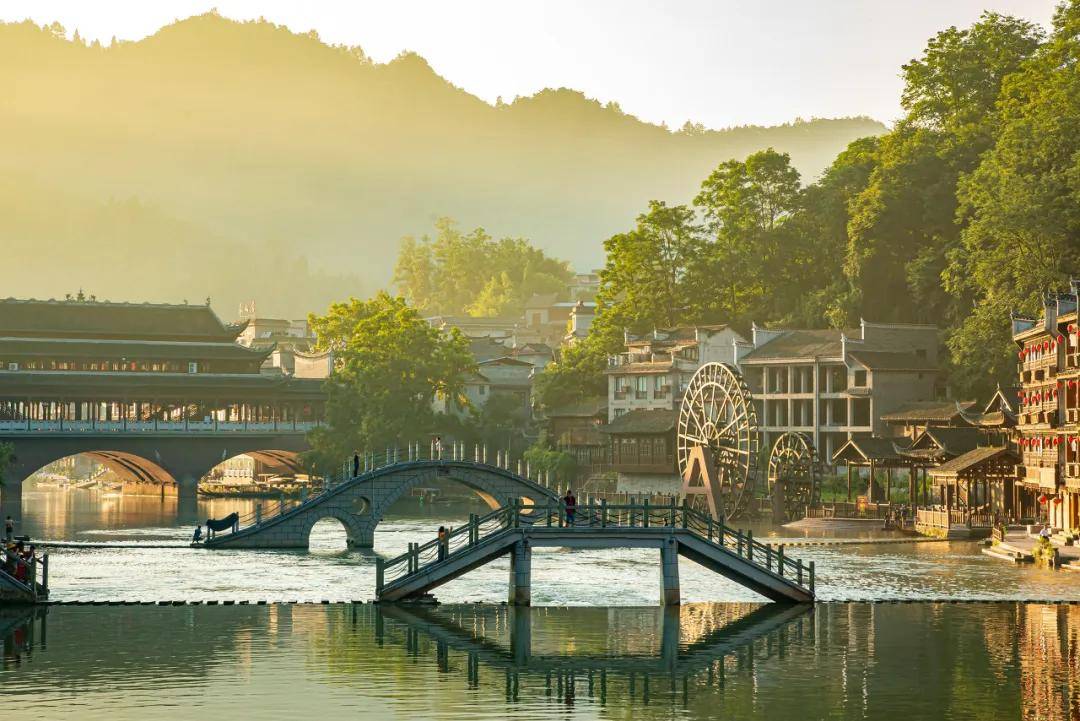 何炅挚爱之地,阿朵在此隐居5年!这"世外桃源",终于藏不住了_湘西