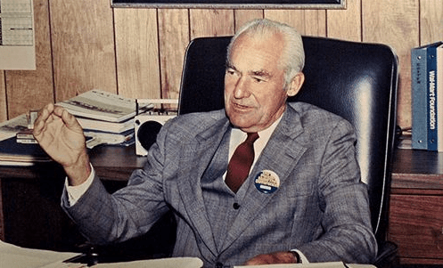 2亿_山姆沃尔顿