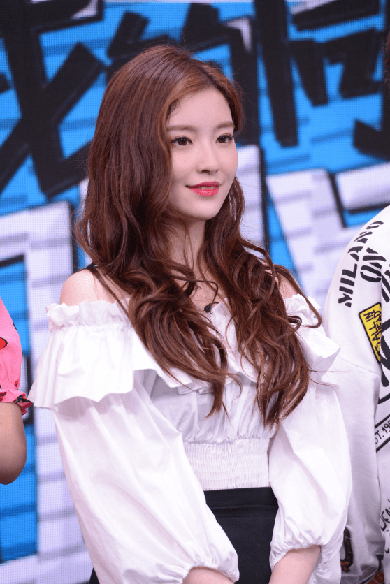 婧妹再现《青你2》名舞台串烧 模仿虞书欣刘雨昕表情包绝绝子_张楚寒