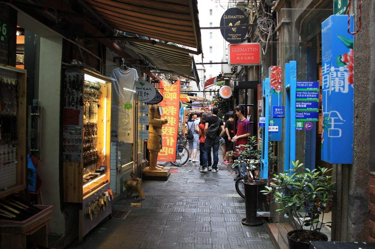 原创上海一座网红老弄堂,曾人山人海,许多商铺停业后人们却纷纷支持