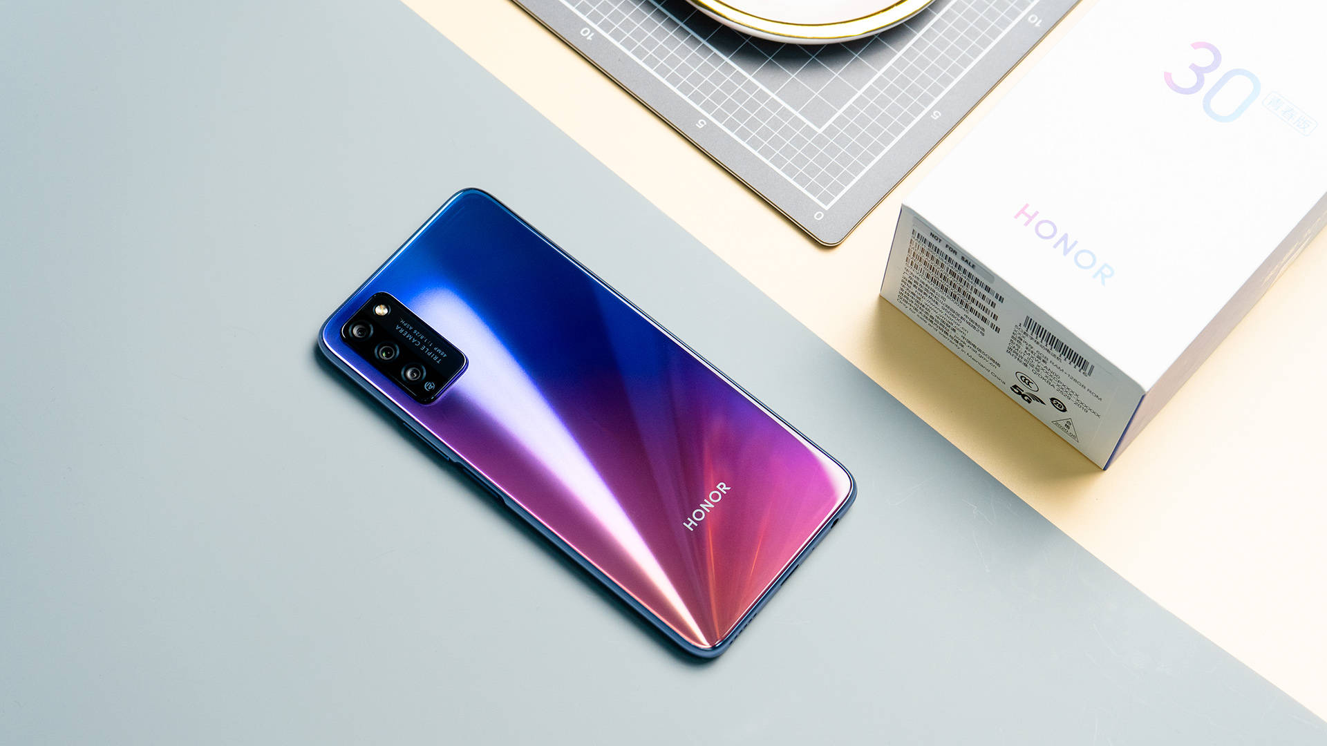 荣耀30青春版图赏:彩虹光背 青春如你