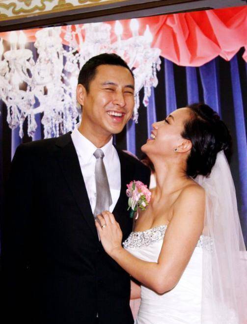 8年豪门婚姻终结,7岁女儿不知情_何妤玟