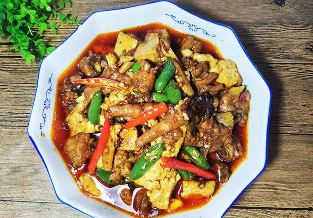 原创红烧豆腐鸡的做法这搭配也是没谁了豆腐相当入味