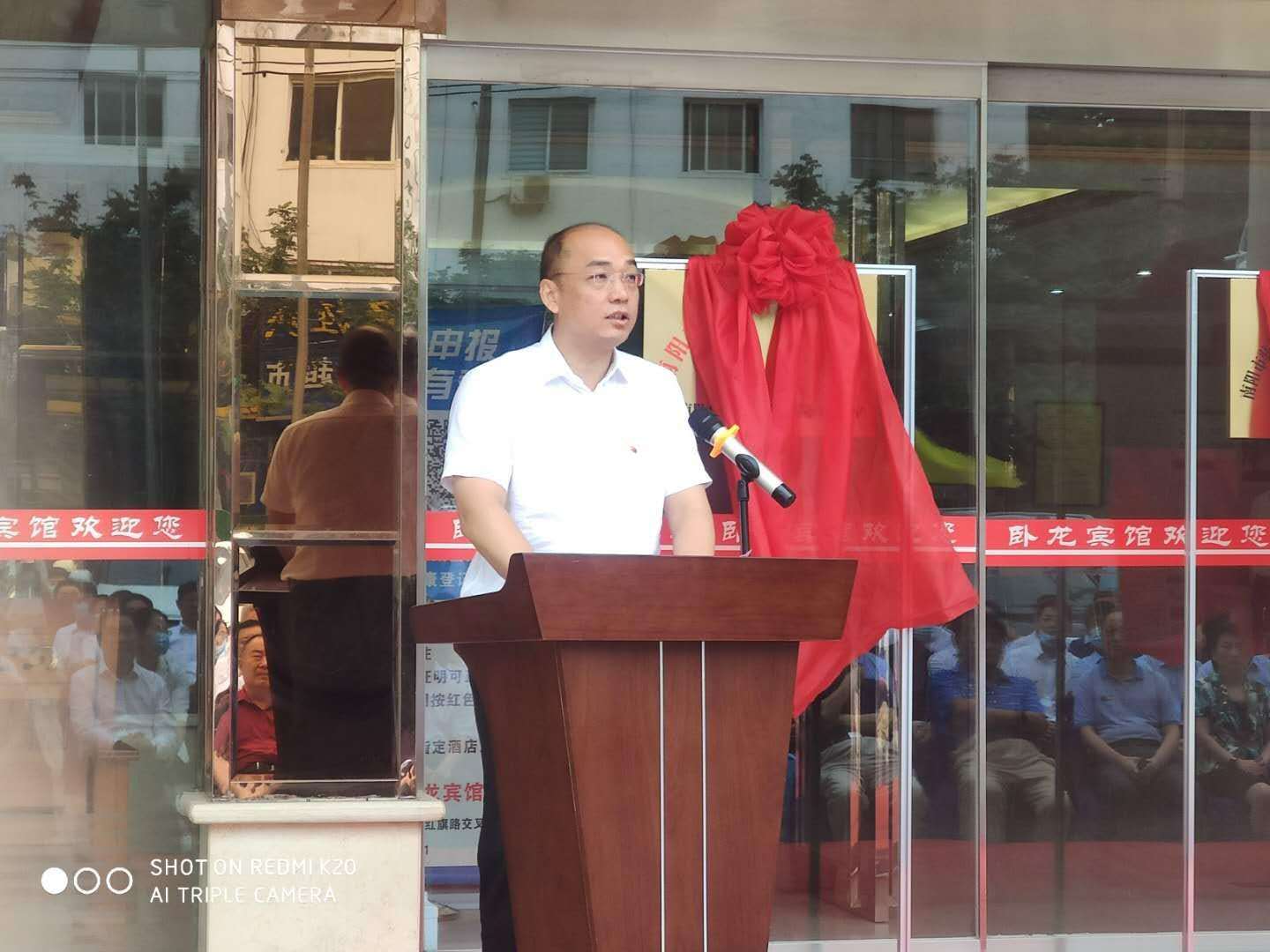 南阳市委副书记曾垂瑞,南阳市政府副市长黄钫出席大会;南阳驻郑招引