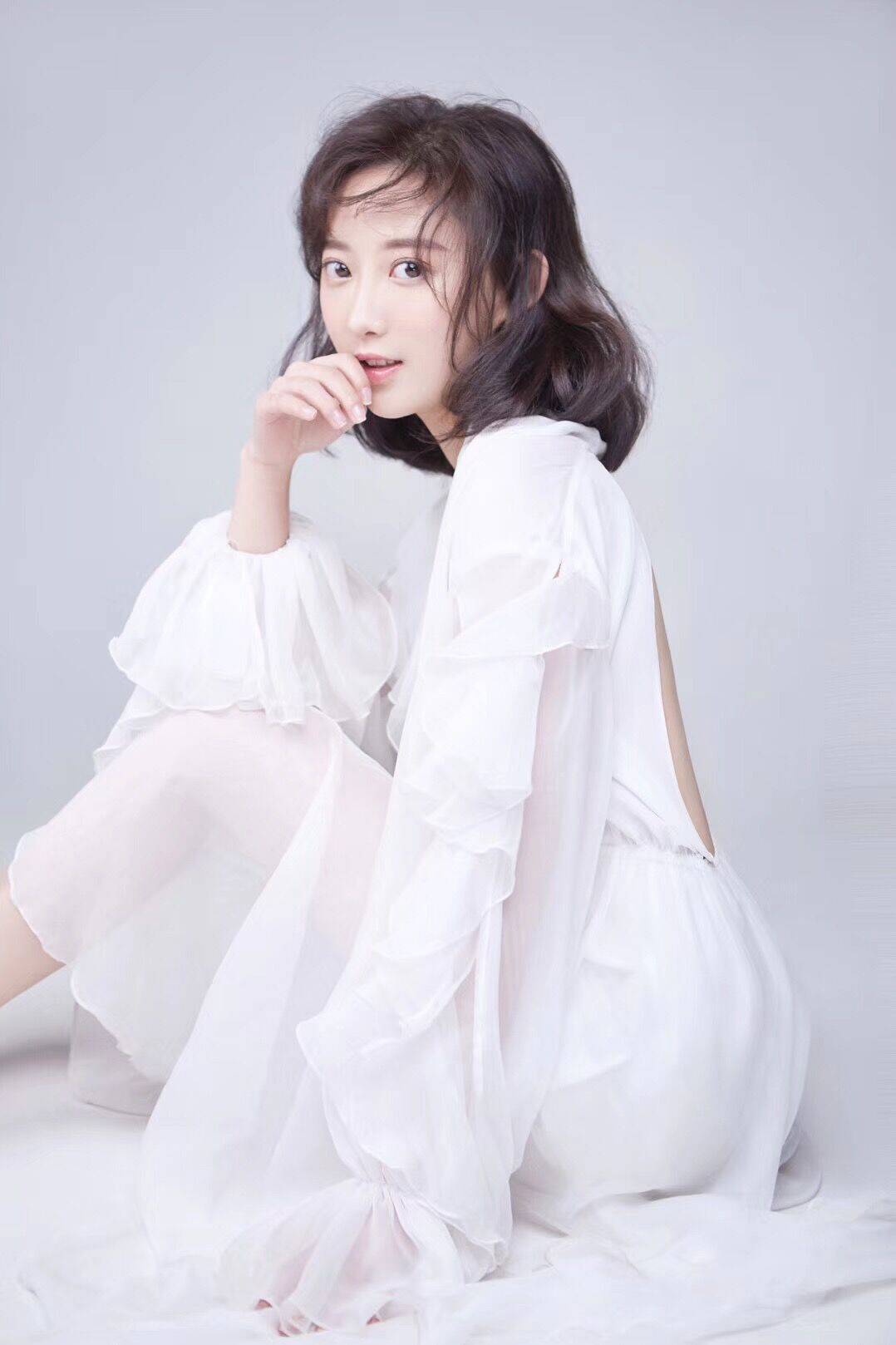 原创天生丽质的中国正能量95后艺人陈乐添到上海发展—必定前途无量