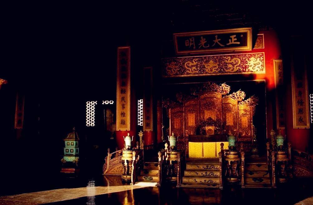 原创皇帝富有四海,皇宫里为什么不建厕所?几千人的内急如何解决?