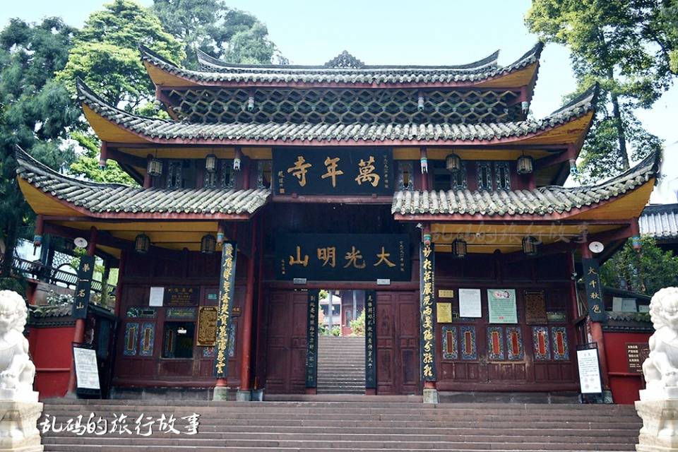 隆安五年(401年),由於峨眉山是普賢菩薩的道場,又稱大光明山,因此寺廟