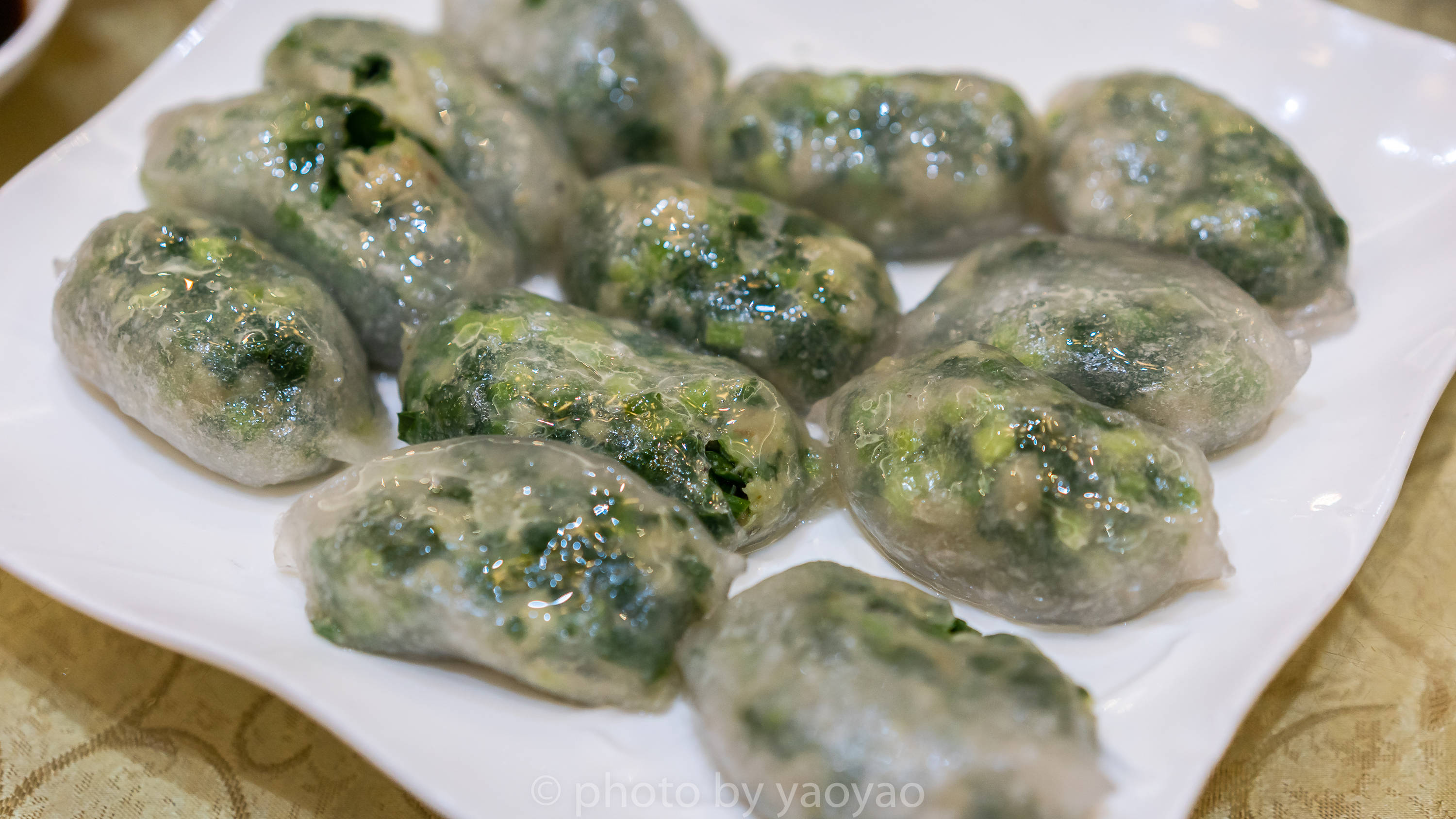 红红绿绿的粿馅分明可见,而里面的馅料多数以笋,猪肉,虾,韭菜等为主