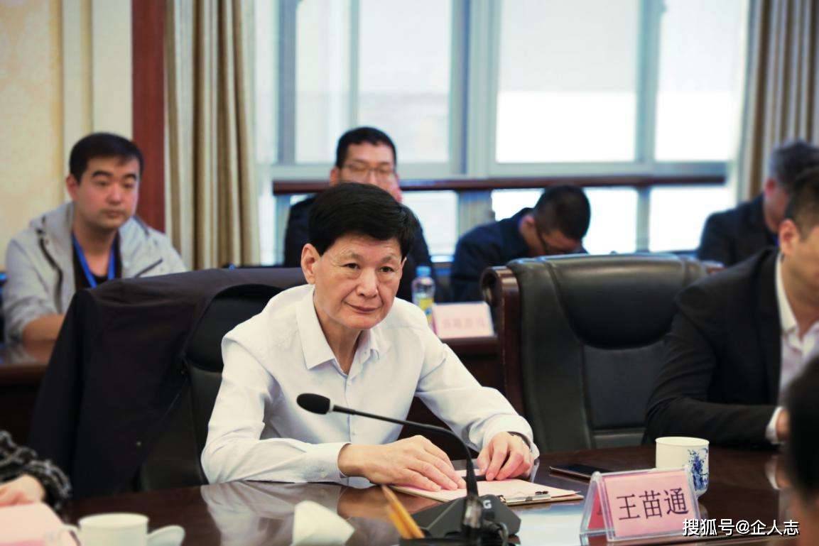 曾是村里最穷的一家,如今年入150亿,给全乡2700个老人发红包_王苗