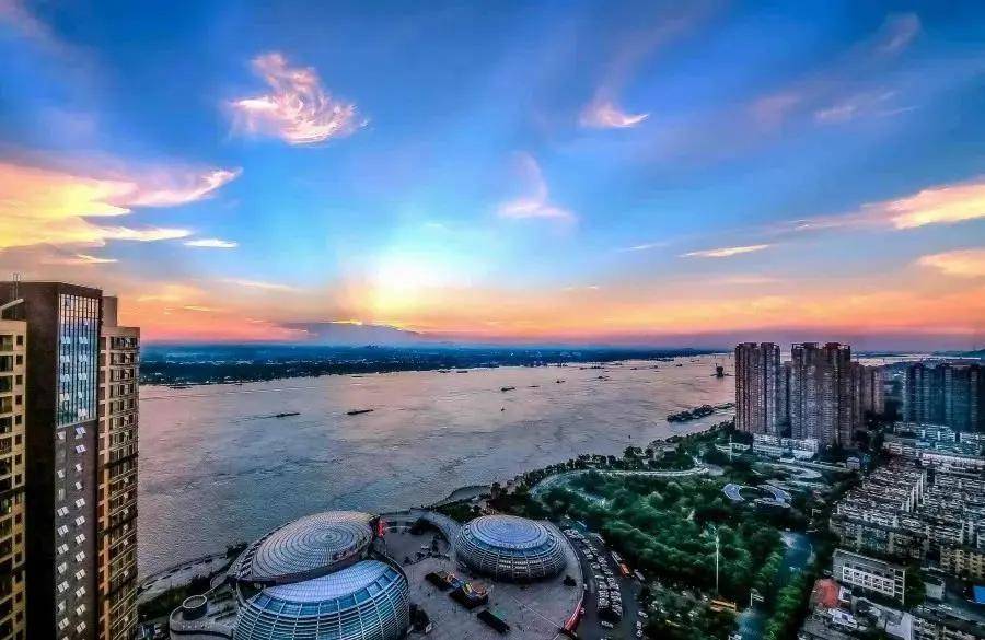 长江三角洲腹地,淮河之滨,素有"中州咽喉,江南屏障","五彩淮南"之称