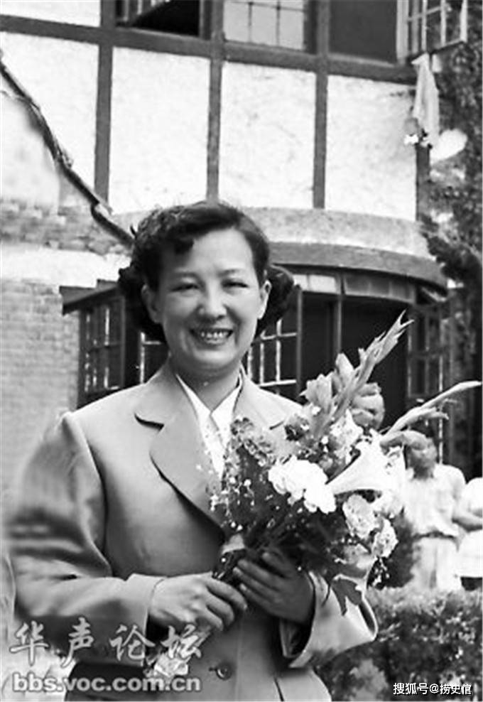 周璇旧照,有一幅拍自1957年有一幅是遗容-搜狐大视野-搜狐新闻