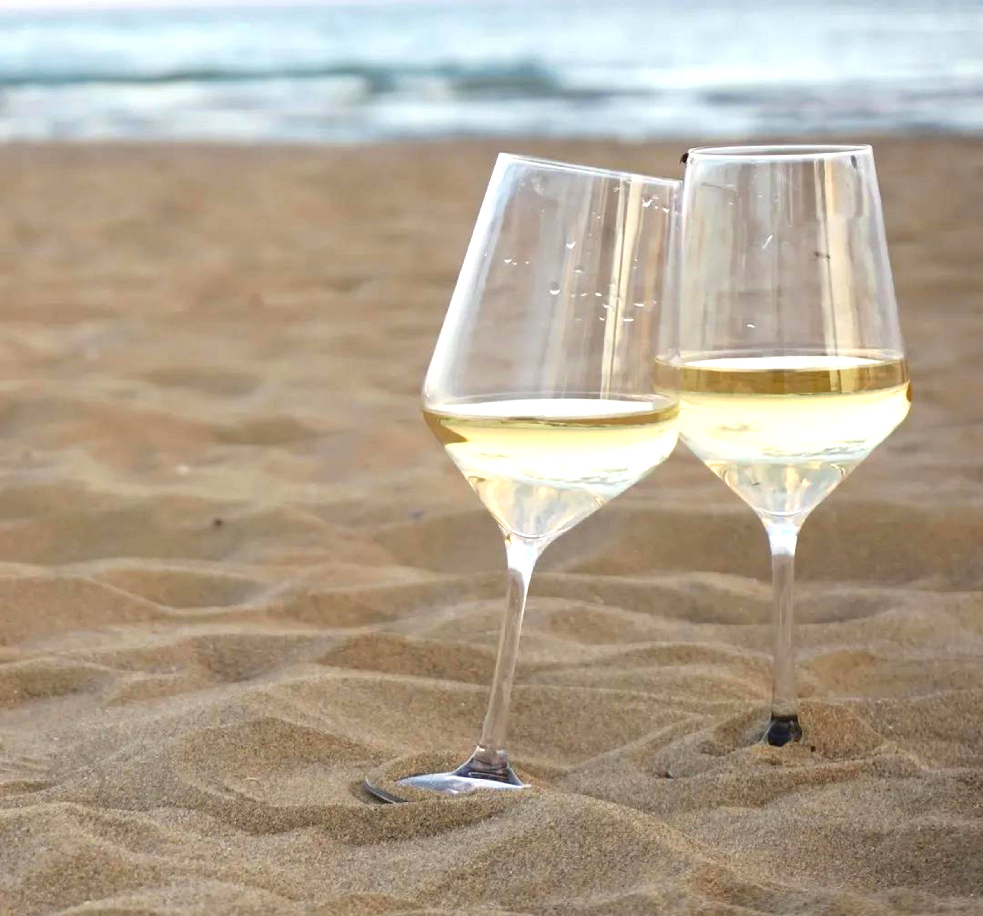 no.1沙滩和葡萄酒 夏日的沙滩,总是让人心驰神往 因为不仅可以拥抱