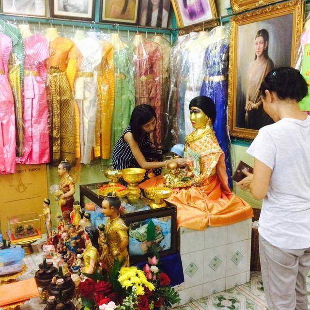 泰国最有名的"阴庙",供奉的不是神佛,而是一个美丽女人_马戈