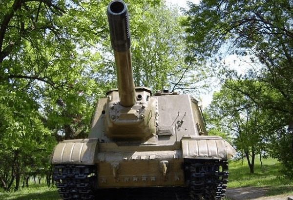 这就是被誉为"斯大林的铁拳"的isu152重型突击炮