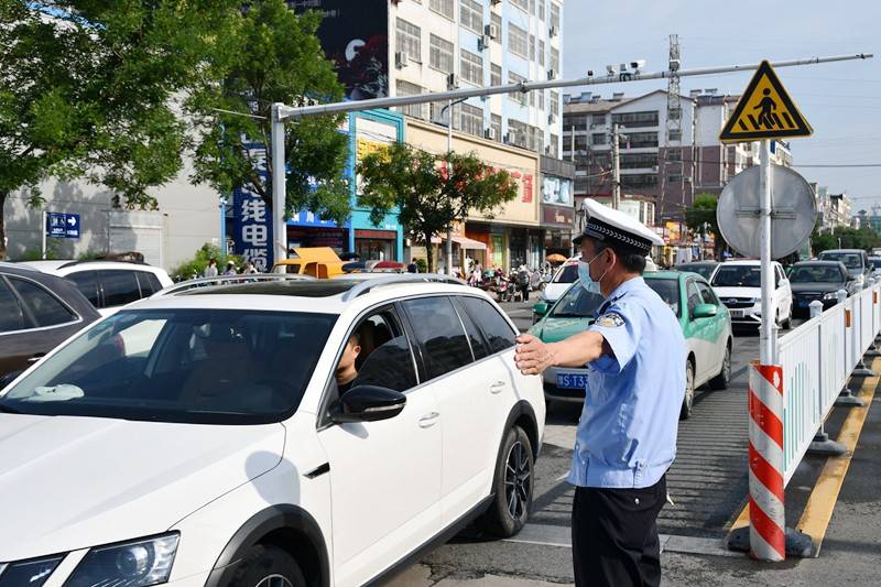 潢川交警大队警员图片图片