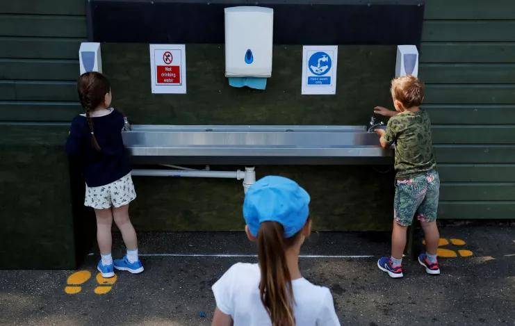 英国9月将强制要求师生返校实施气泡隔离制度