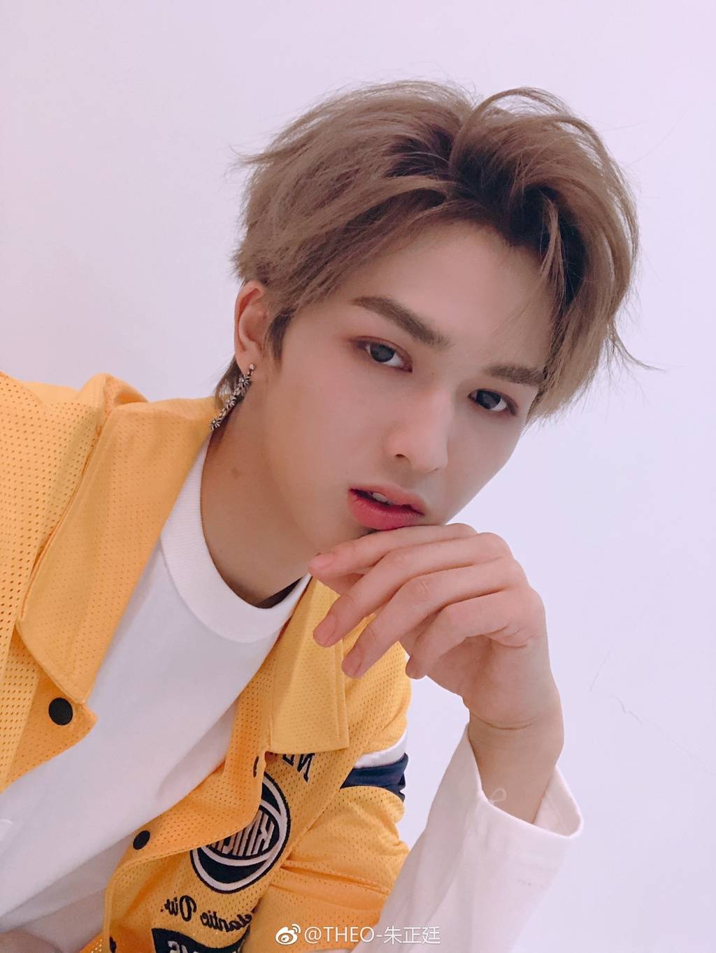 朱正廷儿童节自拍,颜值爆表,简直可爱到犯规呀!