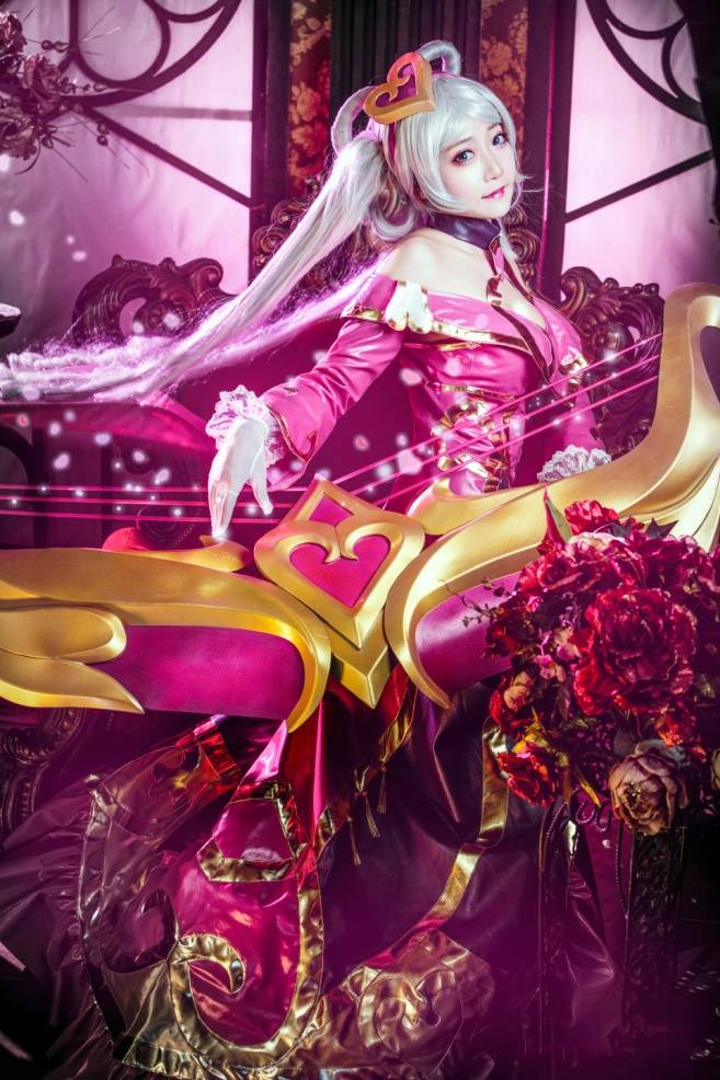 "发育"这么差,伤害还这么高!英雄联盟琴女cos