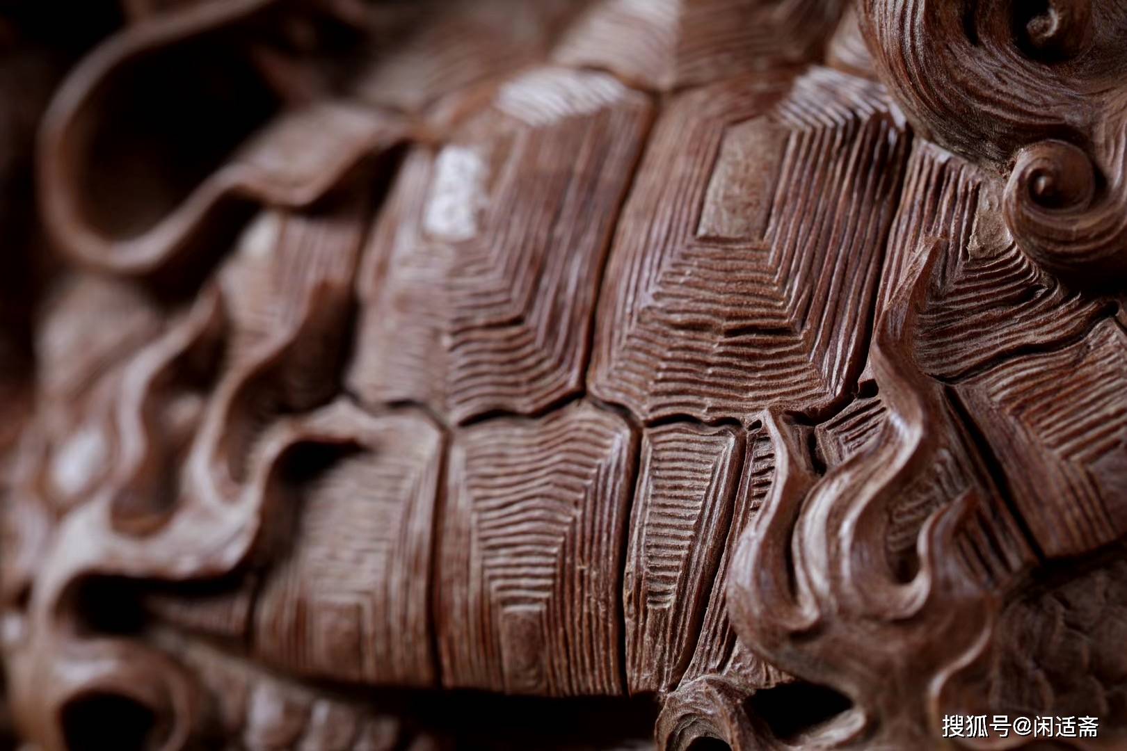 原创印度老山檀香木雕摆件,拜佛何谓禅途远