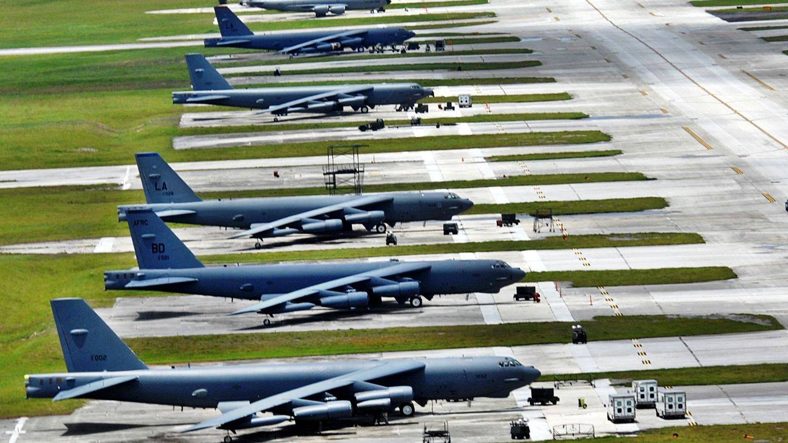 中,关岛军事基地和琉球群岛这样的军事基地都在对手导弹的覆盖之下