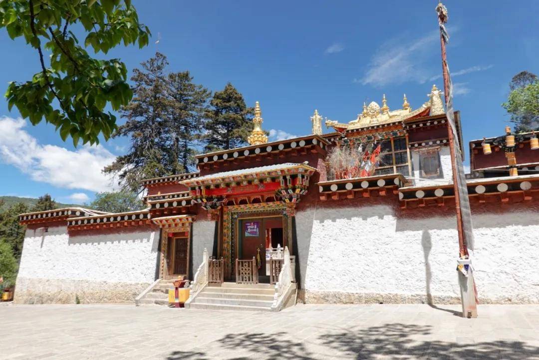 大宝寺,藏语称"乃钦吉哇仁昂",意为"五佛圣地".