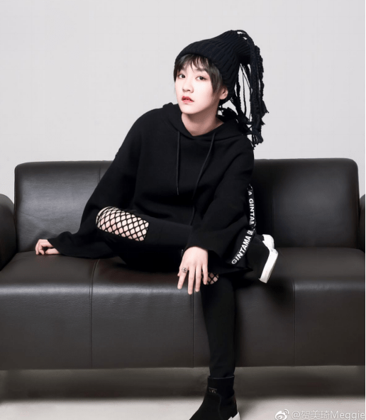 她曾是tfboys独宠的小公主,贺美琦春晚从不穿山寨