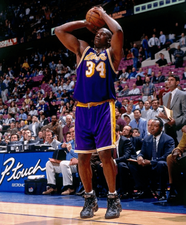 原创生涯28596分,罚丢5317球,一个三分!就奥尼尔这投篮姿势,不冤