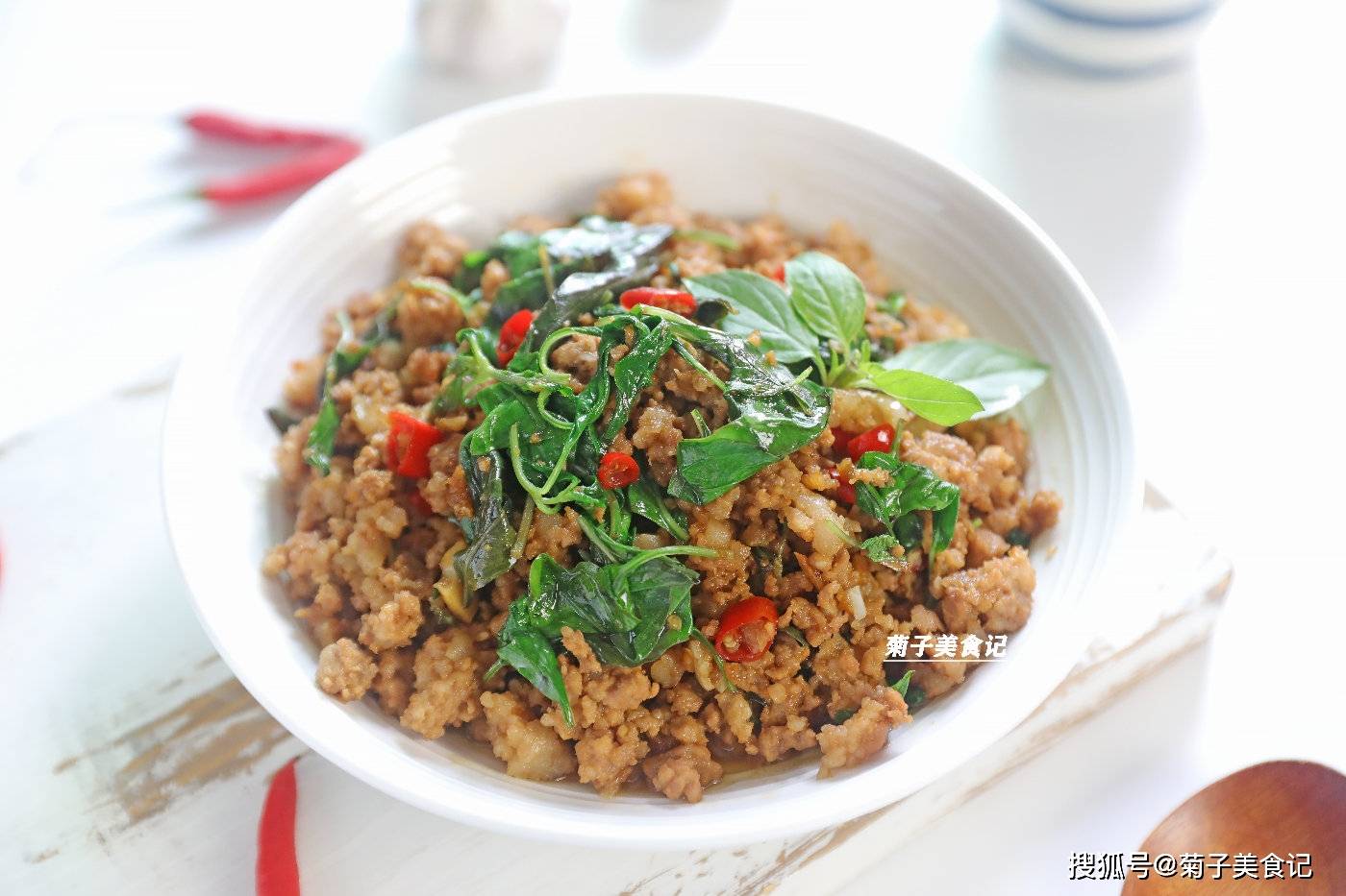 原创这道特色菜九层塔炒肉末简单易做口感香辣开胃下饭适合夏天