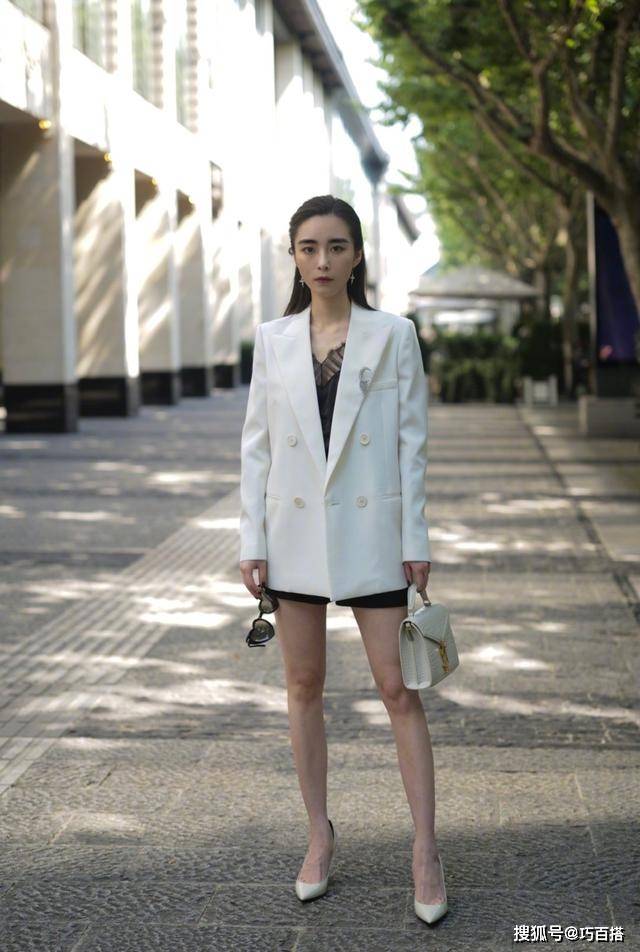 夏日脱单穿搭合集,小格调小性感才吸引人,单身妹子千万别错过