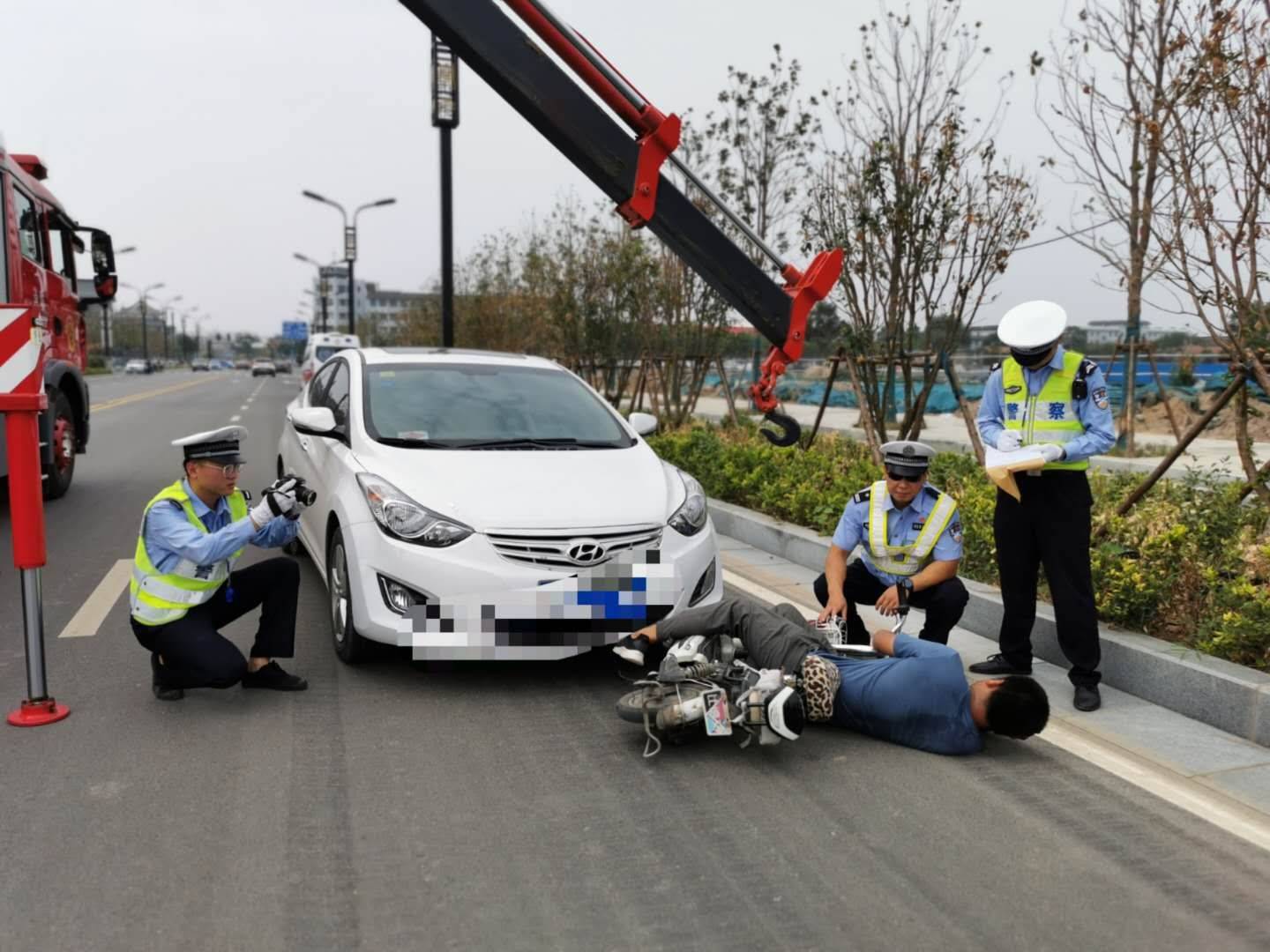 开封市交警三大队积极组织开展事故应急救援演练_道路