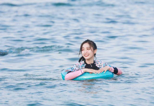 吴宣仪李汶翰加盟,仅路透就不输《夏日冲浪》_夏天