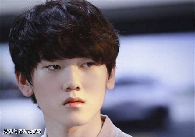 在未打职业之前,jakeylove便崭露头角,在韩服与国服大杀四方,犀利的