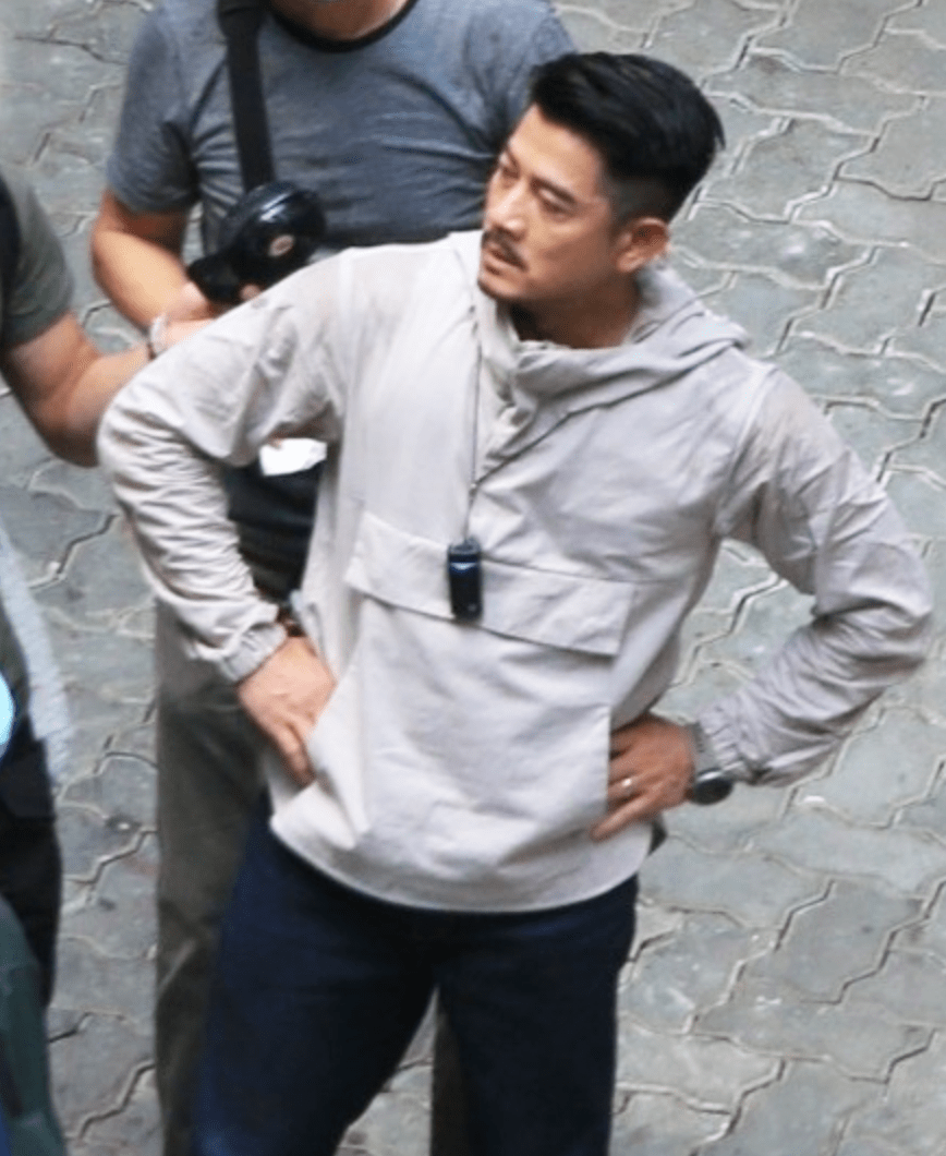 辛苦54岁郭富城夏天穿厚衣拍戏热到衣服湿透健硕身材太吸睛